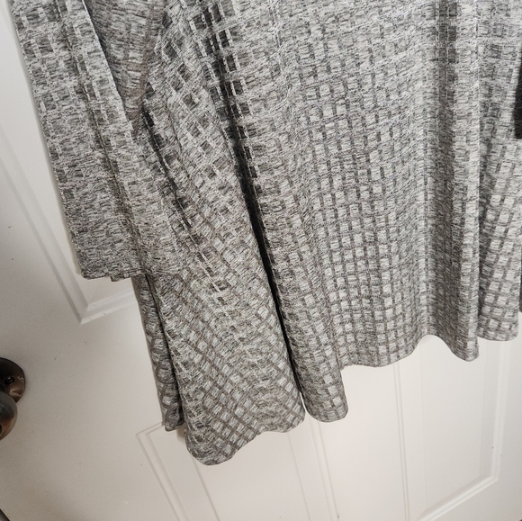 Plus Size Grace Elements Silver Gray Blouse Top Size 1X - Picture 2 of 7